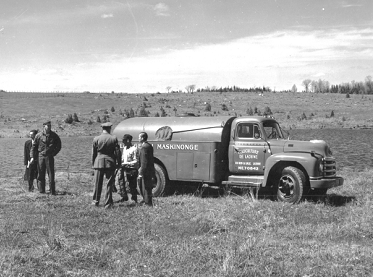 Photo 3 - Transport de maskinongé depuis l'écloserie de Lachine. Crédit : MFFP
