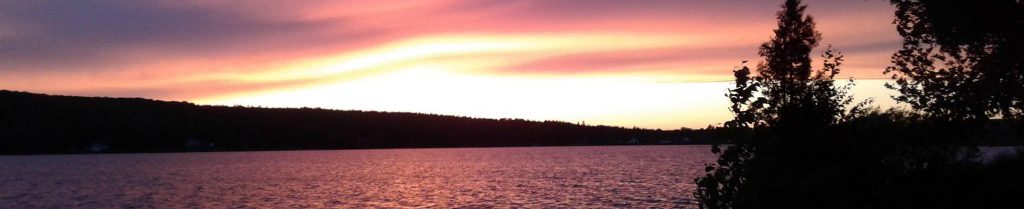 Coucher de soleil sur le lac Frontière.